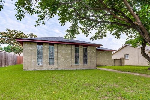 825 Cherry Hills Dr, Lancaster, TX, 75134-2019 | Card Image