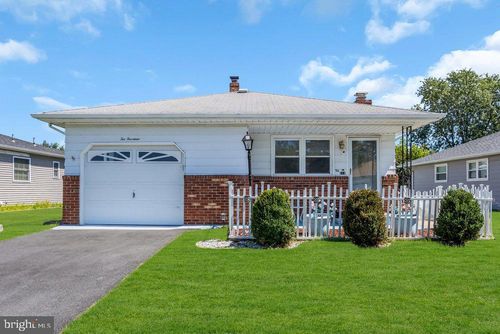 214 Charlotteville Dr N, Toms River, NJ, 08757-3926 | Card Image