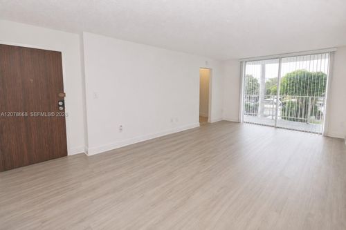 b-301-486 Nw 165th Street Rd, Miami, FL, 33169-6462 | Card Image