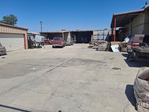 607 Brown St, Bakersfield, CA, 93305-5411 | Card Image