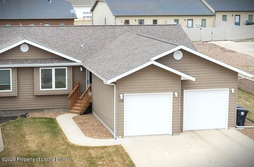 1122 Jerry Lane, Dickinson, ND, 58601 | Card Image