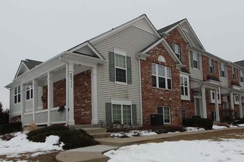 2711 Neubauer Cir, Lindenhurst, IL, 60046-8798 | Card Image