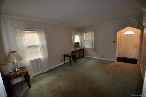 415 Lowell Ave, New Hyde Park, NY, 11040-2918 | Card Image