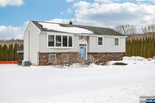 6 Highview Dr, Stockholm, NJ, 07460-1507 | Card Image