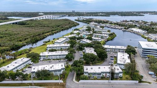 r9-2800 Indian River Blvd, Vero Beach, FL, 32960-4248 | Card Image