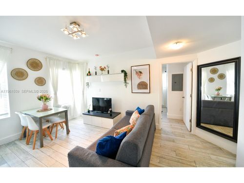 204-811 Jefferson Ave, Miami Beach, FL, 33139-5634 | Card Image