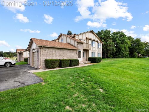 45300 Manor Dr, Shelby Township, MI, 48317-4970 | Card Image