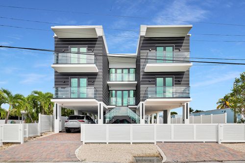 141 Grassy Rd, Key Largo, FL, 33037-3004 | Card Image