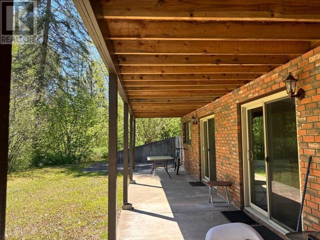 1374 Highway 3 B, House other with 5 bedrooms, 2 bathrooms and 4 parking in Montrose BC | Image 20