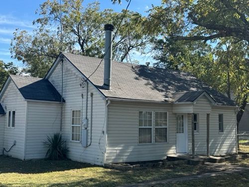 201 S Pearl St, Trenton, TX, 75490-2431 | Card Image