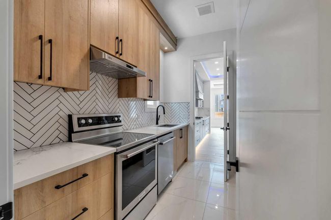 223 Kinniburgh Loop, House other with 4 bedrooms, 4 bathrooms and 5 parking in Chestermere AB | Image 24