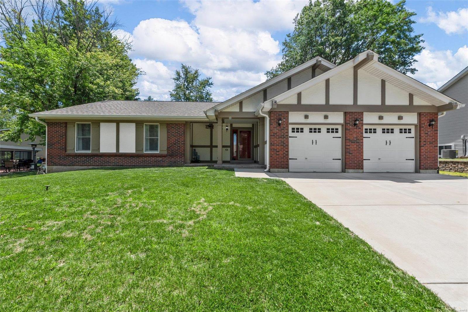 Picardy Dr, Lake Saint Louis, MO 63367