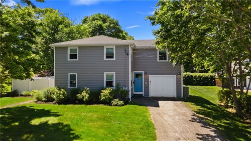 7 Walnut St, Narragansett, RI, 02882-3919 | Card Image