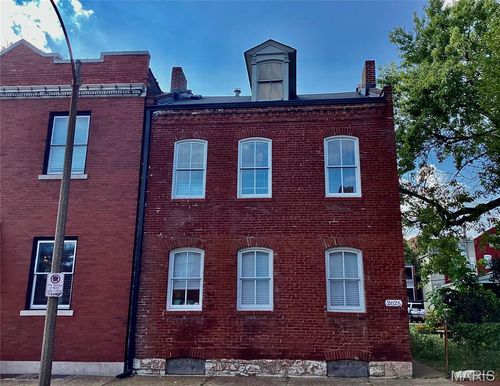 b-2025 S 11th St, Saint Louis, MO, 63104-3917 | Card Image