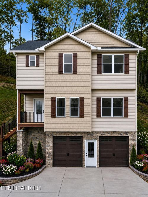 250 Clear Creek Way, Kodak, TN, 37764-2263 | Card Image