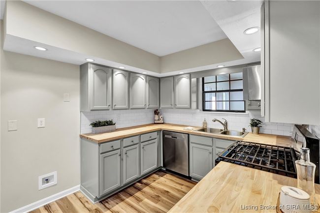 1801 Cliffwood Ct, Home with 4 bedrooms, 3 bathrooms and null parking in New Albany IN | Image 11