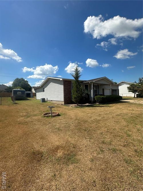 913 Cambridge Dr, Sikeston, MO, 63801-5704 | Card Image