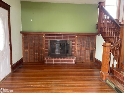 321 6th Ave, Grinnell, IA, 50112-1846 | Card Image