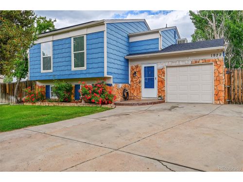 1922 Danube Way, Aurora, CO, 80011-5261 | Card Image