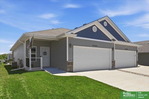 2868 Wagon Dr, Lincoln, NE, 68507-1018 | Card Image