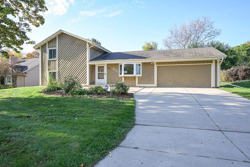 7021 W Southview Drive, Franklin, WI, 53132 | Card Image
