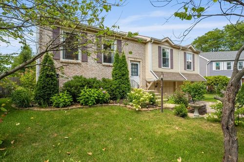 371 Larchmont Ct, Naperville, IL, 60565-2256 | Card Image