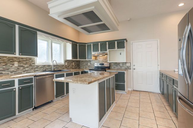 Large Kitchen | Image 11