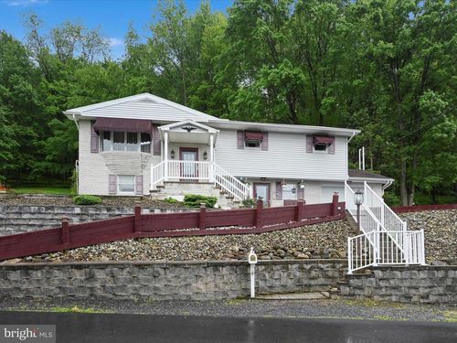 334 E Savory St, POTTSVILLE, PA, 17901-3944 | Card Image