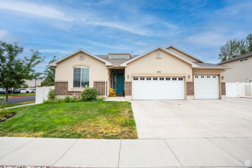 825 Southhampton Dr, North Salt Lake, UT, 84054-6082 | Card Image
