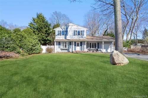 7 Washington Ave, Miller Place, NY, 11764-2519 | Card Image