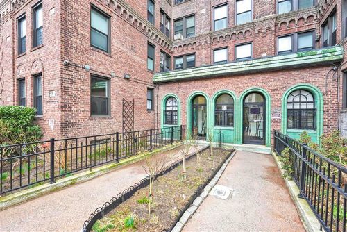 apt-4g-8300 Talbot St, Kew Gardens, NY, 11415-3517 | Card Image