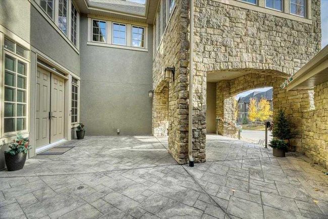 5 Elveden Point Sw, Home with 4 bedrooms, 5 bathrooms and 6 parking in Calgary AB | Image 3