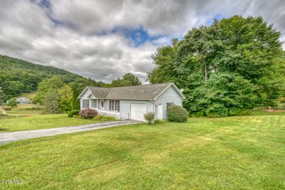 105 Buckner Drive, House other with 3 bedrooms, 2 bathrooms and null parking in Roan Mountain TN | Image 3