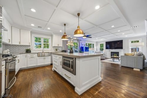 9 Burnet Hill Rd, Livingston, NJ, 07039-3606 | Card Image