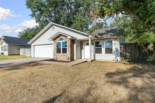 1000 Arrowwood Ln, Siloam Springs, AR, 72761-5520 | Card Image