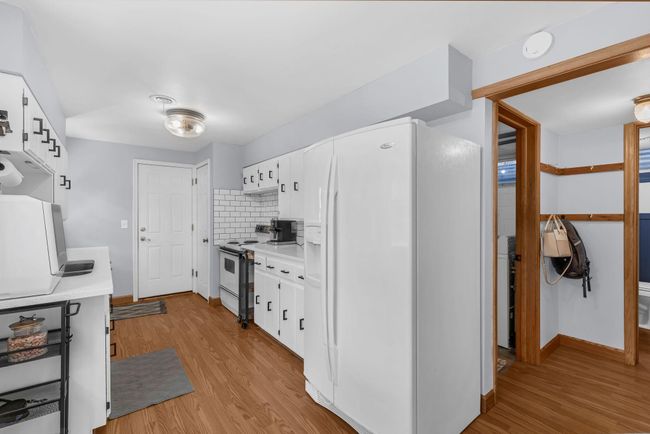 28_11908_James_Rd_Hopkins_MN_55343_USA-Kitchen-HT8A1403.JPG | Image 15