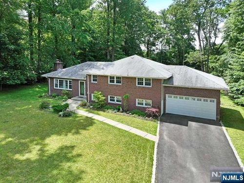 18 Coach Ln, Upper Saddle River, NJ, 07458-1505 | Card Image