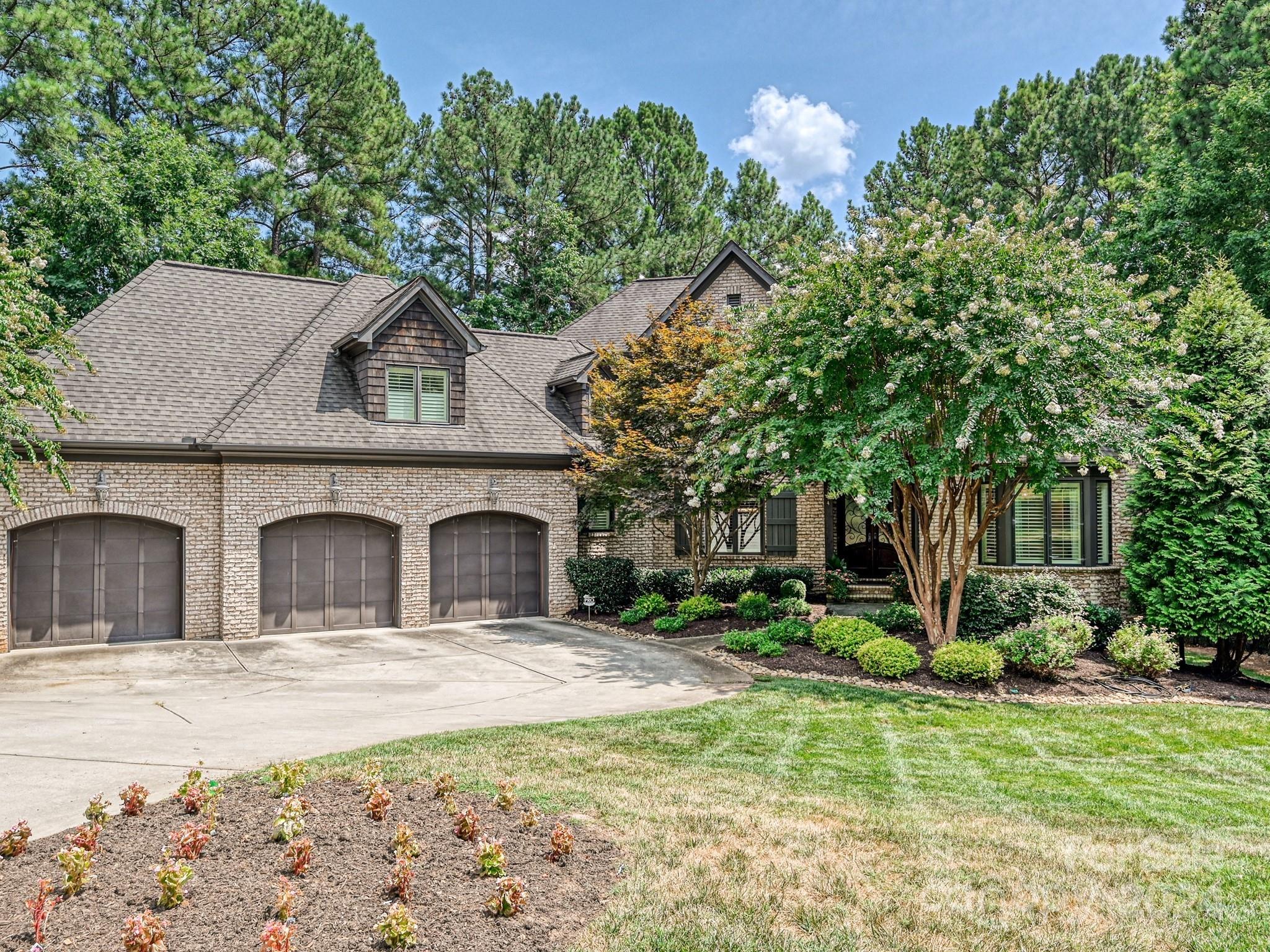 Island Lake Dr, Charlotte, NC 28214