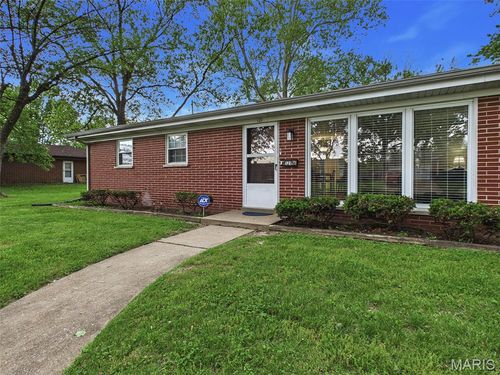 121 Sheffield Dr, Belleville, IL, 62223-2631 | Card Image