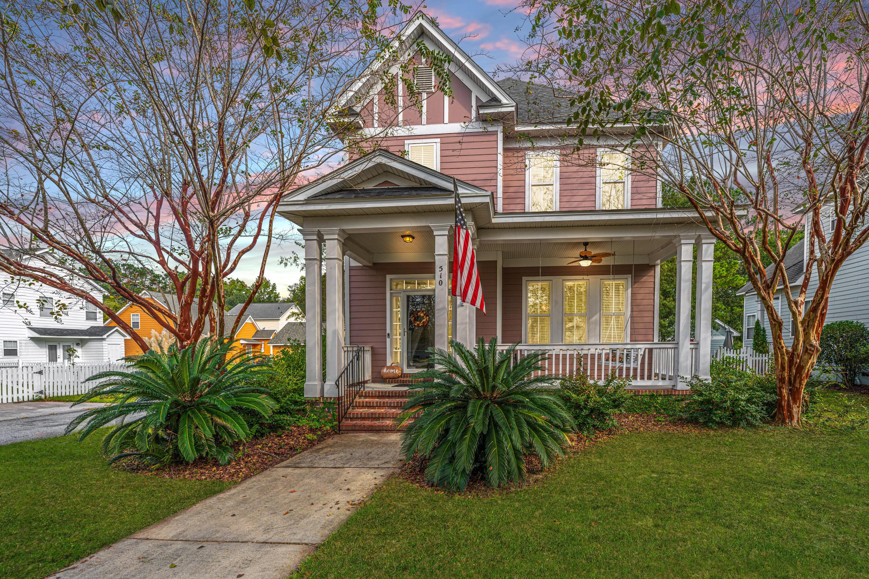 Hawthorne Ave, Summerville, SC 29483
