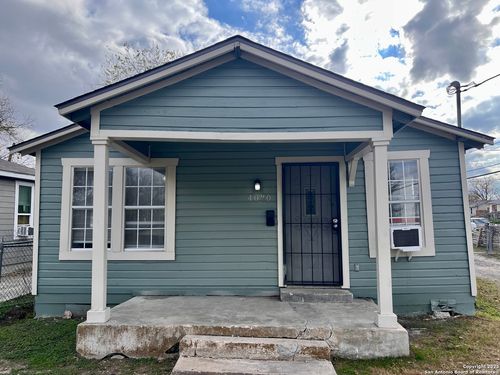 4030 W Salinas St, San Antonio, TX, 78207-2723 | Card Image