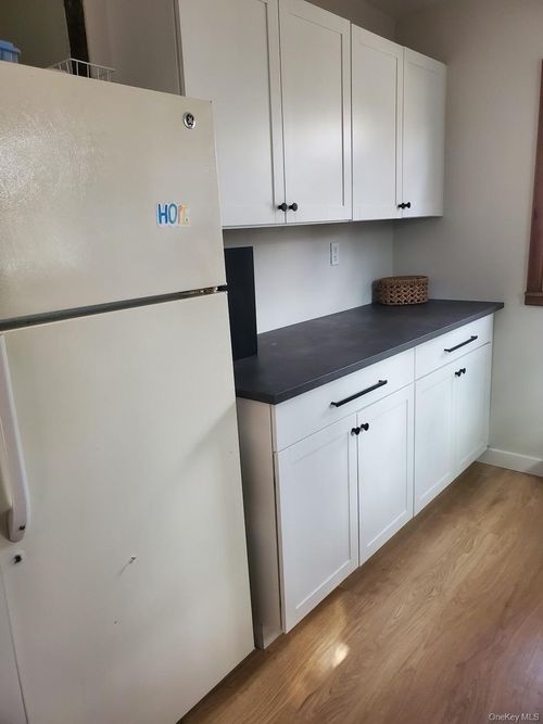 15 E Way Path, Calverton, NY, 11933-1275 | Card Image