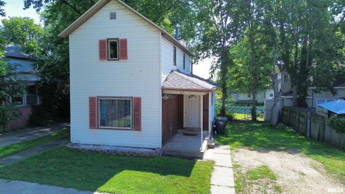 915 S 5th St, Clinton, IA, 52732-5846 | Card Image