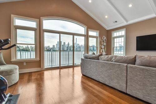14 Lydia Dr, Guttenberg, NJ, 07093-8301 | Card Image