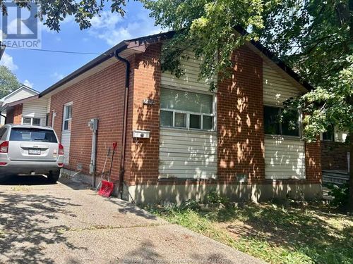 8477 Darlington Cres, Windsor, ON, N8S4M3 | Card Image