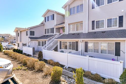 61 Parkside Rd, Bedminster, NJ, 07921-1870 | Card Image