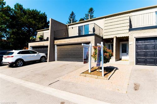 2-1011 White Oak Dr, Burlington, ON, L7T2L3 | Card Image