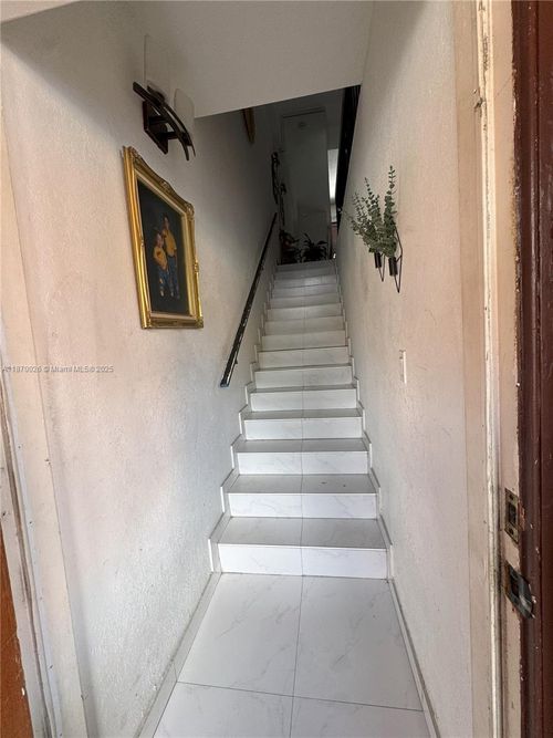 apt-201-6411 W 27th Way, Hialeah, FL, 33016-4399 | Card Image
