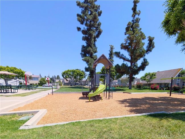 1 - 11 Oval Rd, Condo with 3 bedrooms, 2 bathrooms and 1 parking in Irvine CA | Image 14