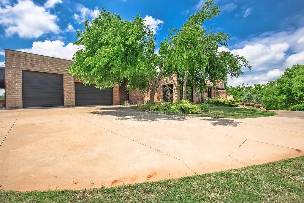 Expressway , Yukon, OK 73099